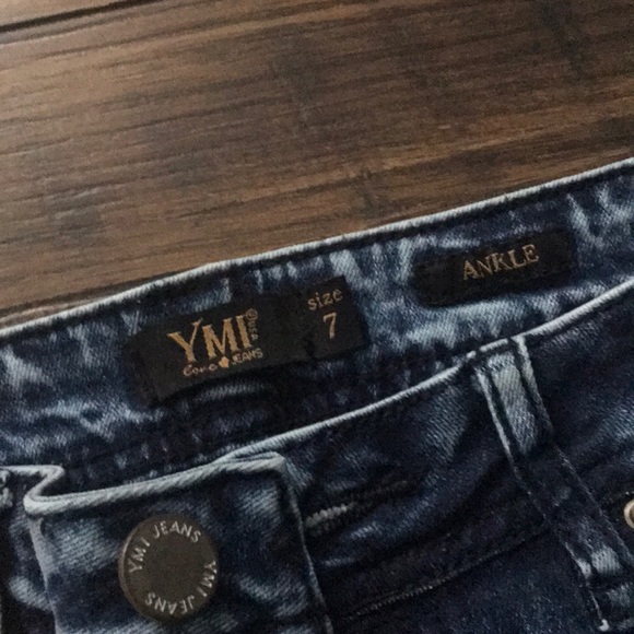 Embroidered boutique jeans - Picture 2 of 3